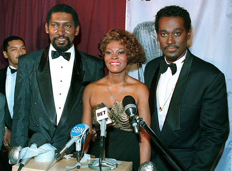 Willis Edwards, president of the Beverly Hills/Hollywood NAACP; Dionne Warwick; and Luther Vandross on Dec. 14, 1986, in Los Angeles (Alison Wise/AP Images)